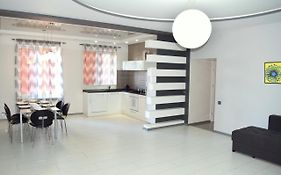Apartment Arkadiya, Three Bedrooms!